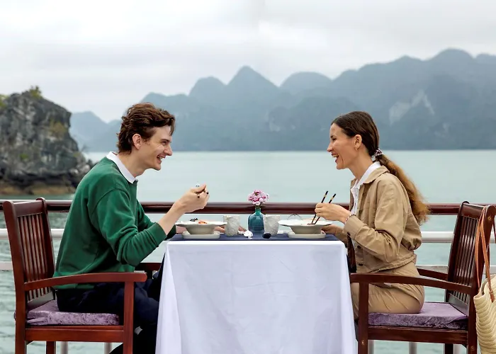 Heritage Line Violet Cruise - Bay & Lan Ha Bay 5* Ha Long