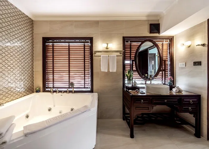 Heritage Line Violet Cruise - Bay & Lan Ha Bay 5*