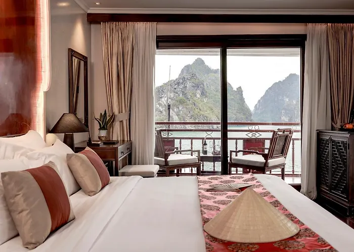 Heritage Line Violet Cruise - Bay & Lan Ha Bay