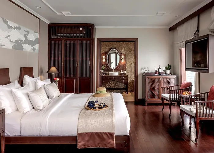 Heritage Line Violet Cruise - Bay & Lan Ha Bay  5*