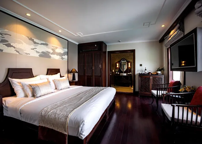 Heritage Line Violet Cruise - Bay & Lan Ha Bay  Ha Long