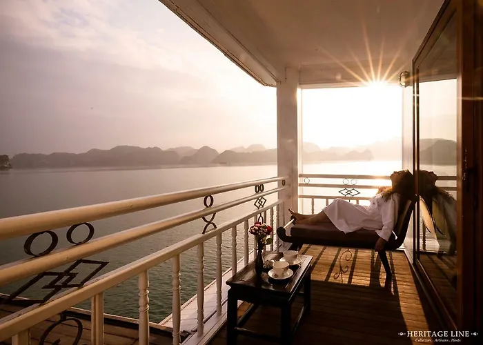 Heritage Line Violet Cruise - Bay & Lan Ha Bay  Ha Long
