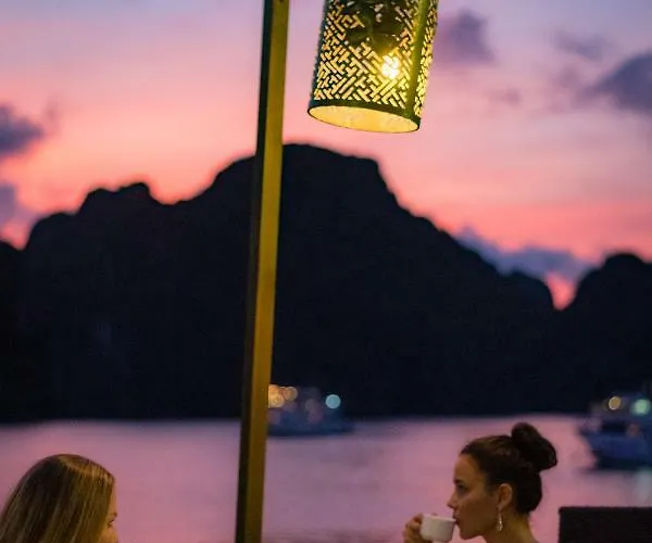 Heritage Line Violet Cruise - Bay & Lan Ha Bay  Ha Long