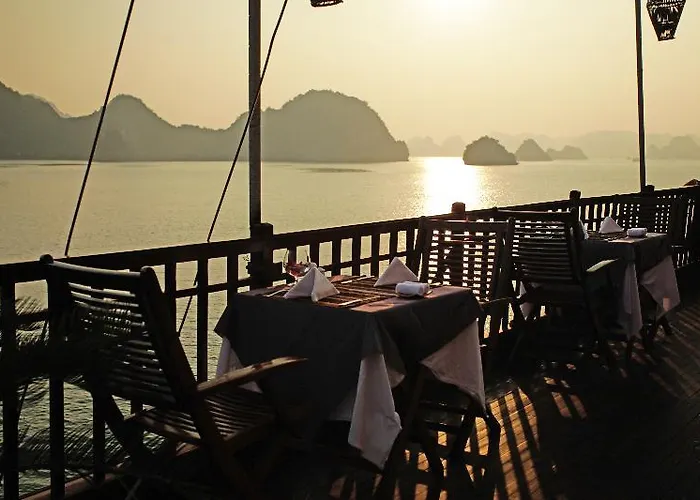 Heritage Line Violet Cruise - Bay & Lan Ha Bay Ha Long