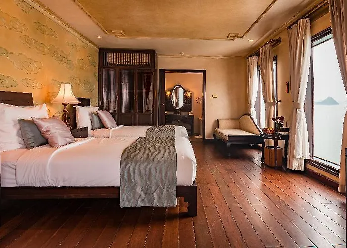  Heritage Line Violet Cruise - Bay & Lan Ha Bay 5*